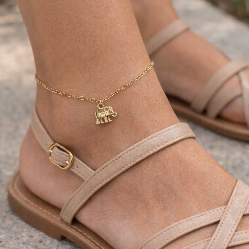 Brand New!! Chain with elephant charm bracelet